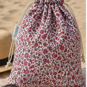 Sac à maillot imperméable en gaze de coton motifs fleuris rose.