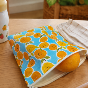 Pochette goûter 100% imperméable motifs fruits .