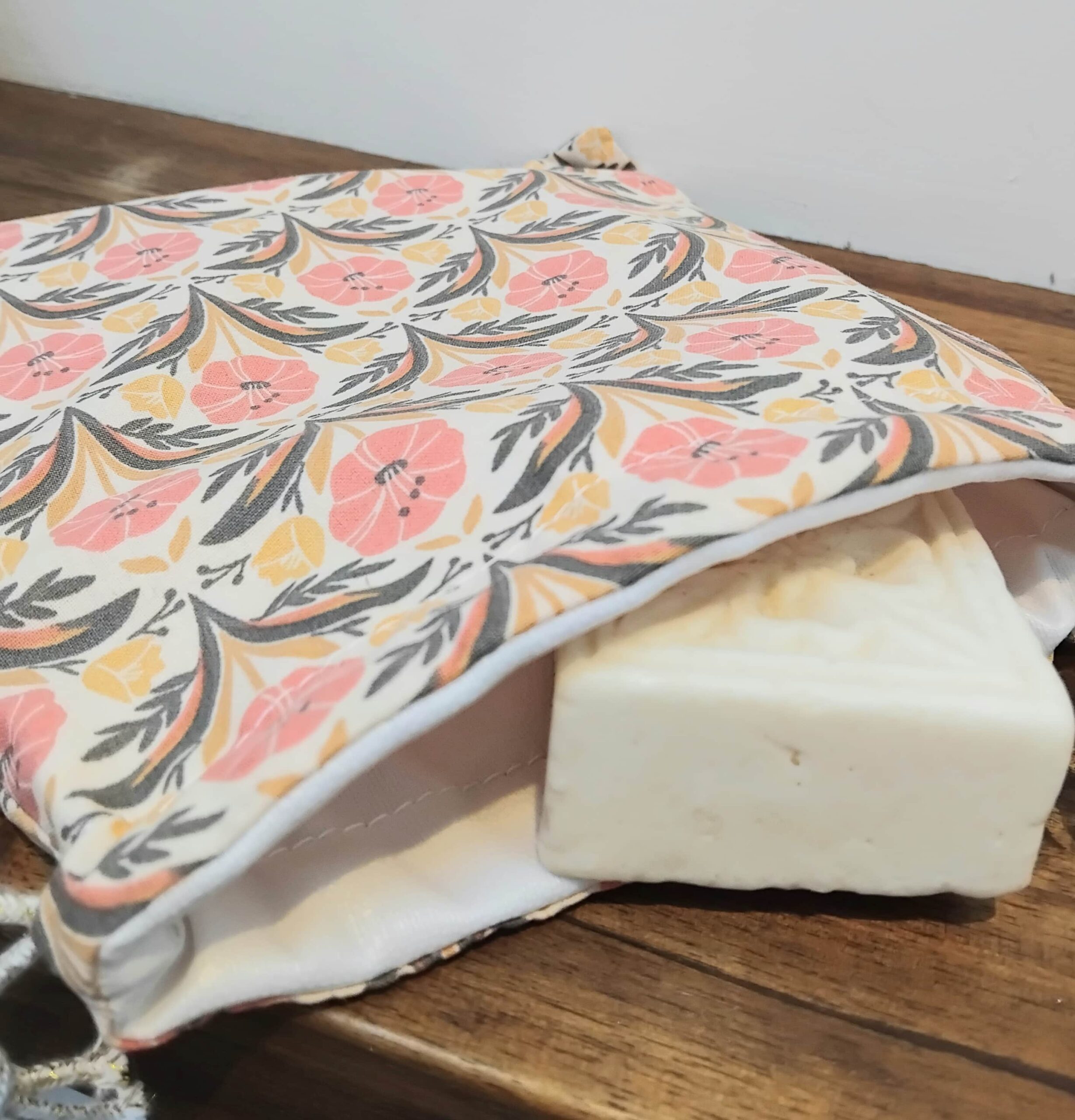 Pochette à solides imperméable en coton Oeko Tex motifs fleuris rose. – Image 3