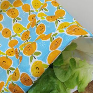 Grand sac à salade imperméable motifs oranges.