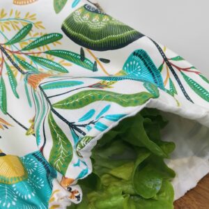 Grand sac à salade imperméable motifs végétaux.