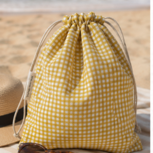 Sac à maillot imperméable en gaze de coton carreaux vichy jaunes. .