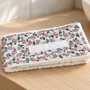 Bandeau de visage en éponge de bambou beige et coton motifs fleuris.