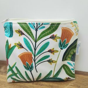 Pochette 100% imperméable en coton enduit blanc avec végétaux.