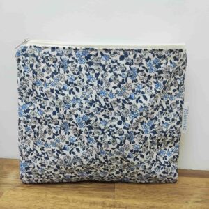 Pochette imperméable en tissu confectionnée artisanalement