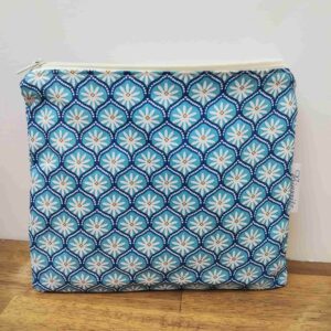 Pochette imperméable en tissu confectionnée artisanalement